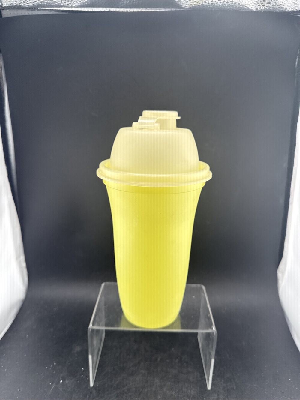 Vintage Tupperware QuickShake Shaker Mixer Blender #844 -1 Yellow 16oz W/insert